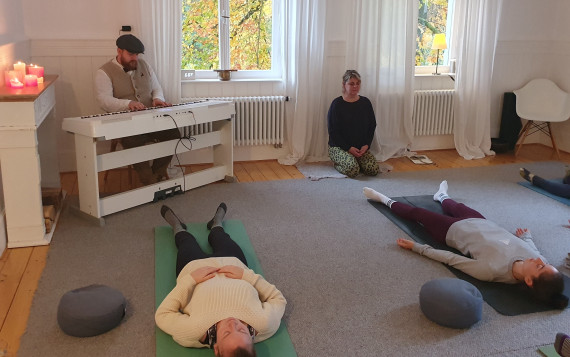  Yoga meets Piano 