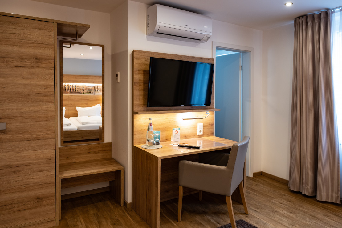 Deutscher_Hof_Hotelzimmer_Einrichtung_02-23_© Mario Zgoll.jpg