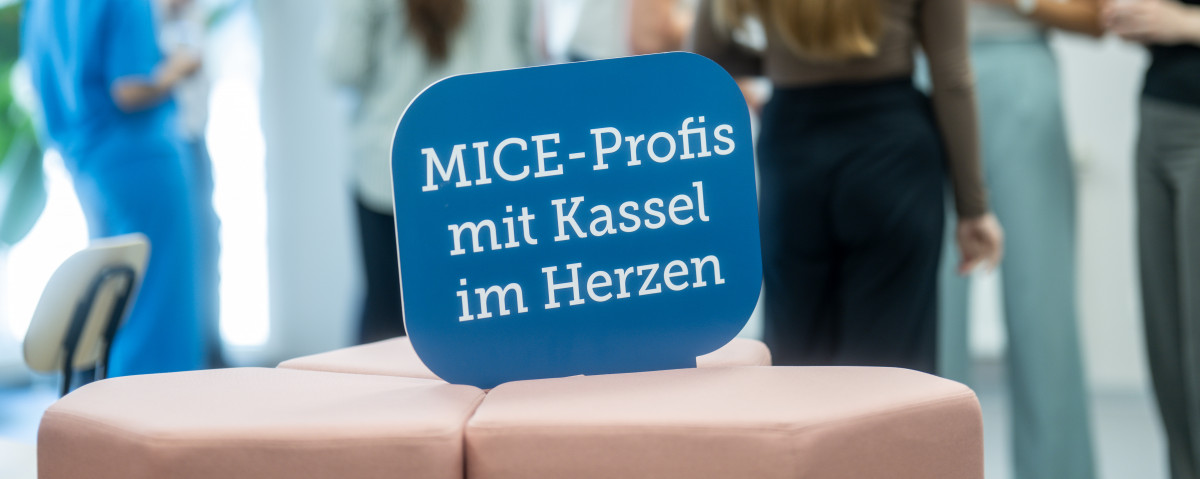 _DSC6457_header-team