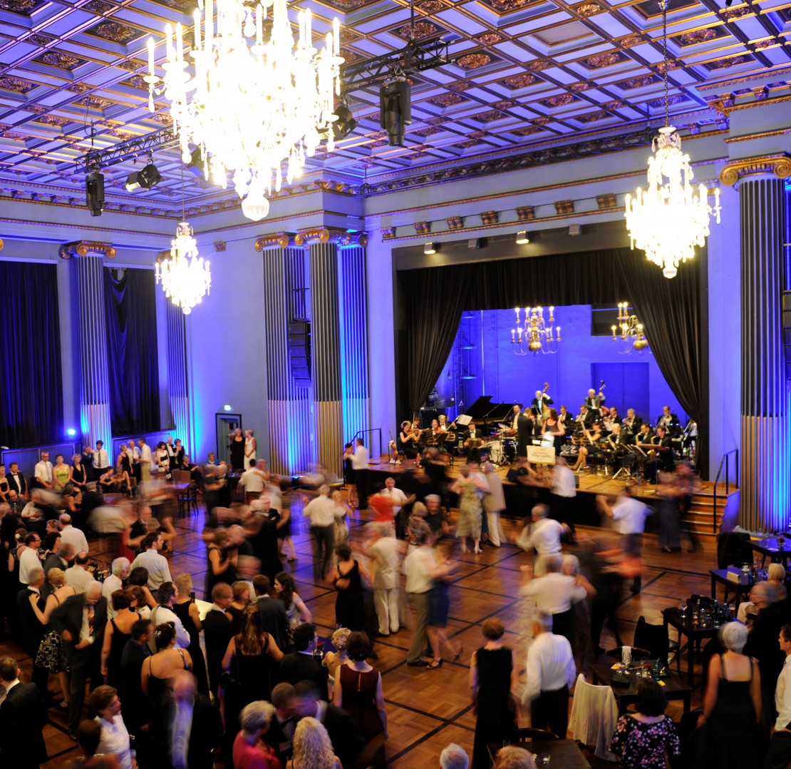 Jubiläumsball schmal.jpg