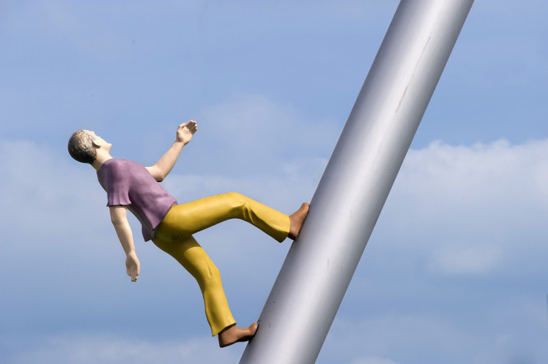 man-walking-to-the-sky_75031_1800_1551189522