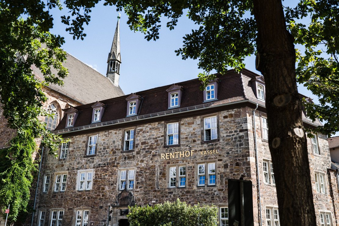 Renthof-Außenansicht_Stand 13.08.2021_Florian Holl.jpg