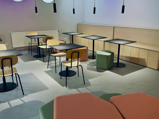 Moderner Meetingraum in der Tagungslocation Treppe4 in Kassel